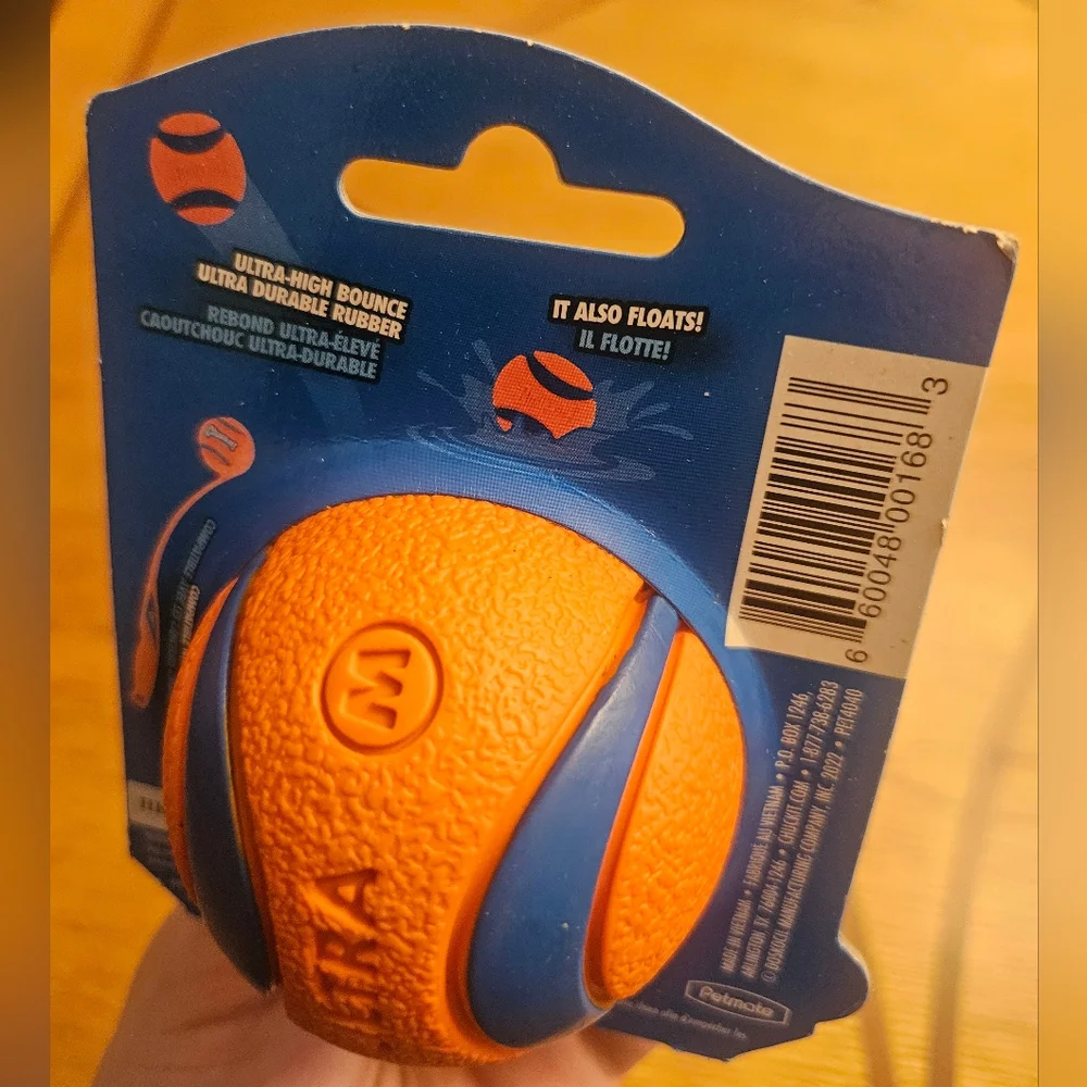 NWT Chuckit! Ultra Ball - Medium Dog Toy Floats & Ultra-High Bounce By Petmate